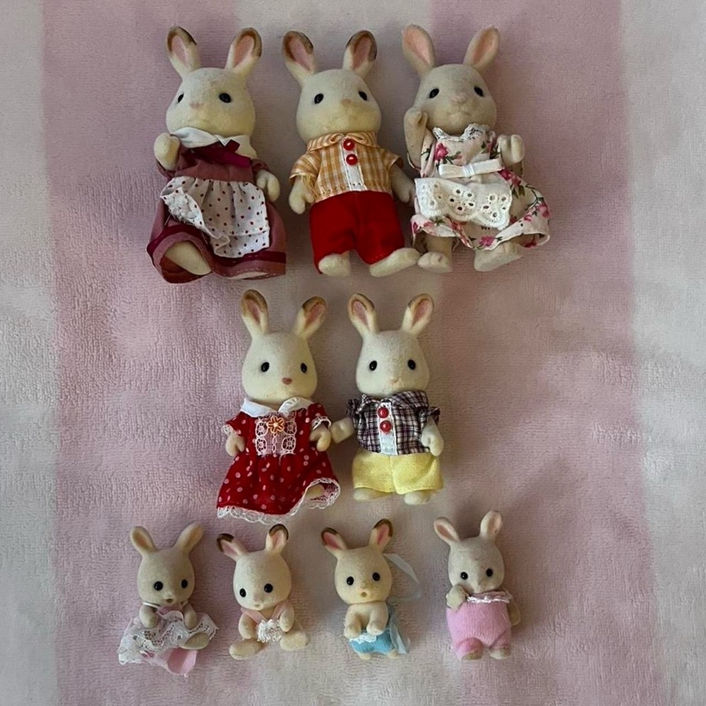 Rare Sylvanian Families Calico Critters Rabbit Family of 9.